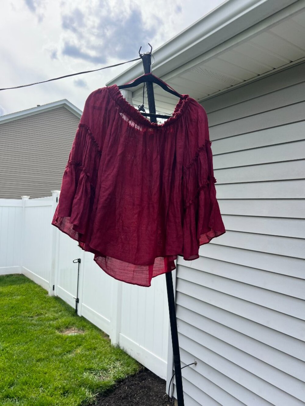 ee:some Merlot Off Shoulder Ruffle Bell Sleeve Top NWT Size M - Picture 5 of 5